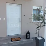 Golden 2 Apartment *