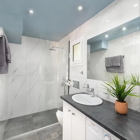 Golden 2 إياليسوس